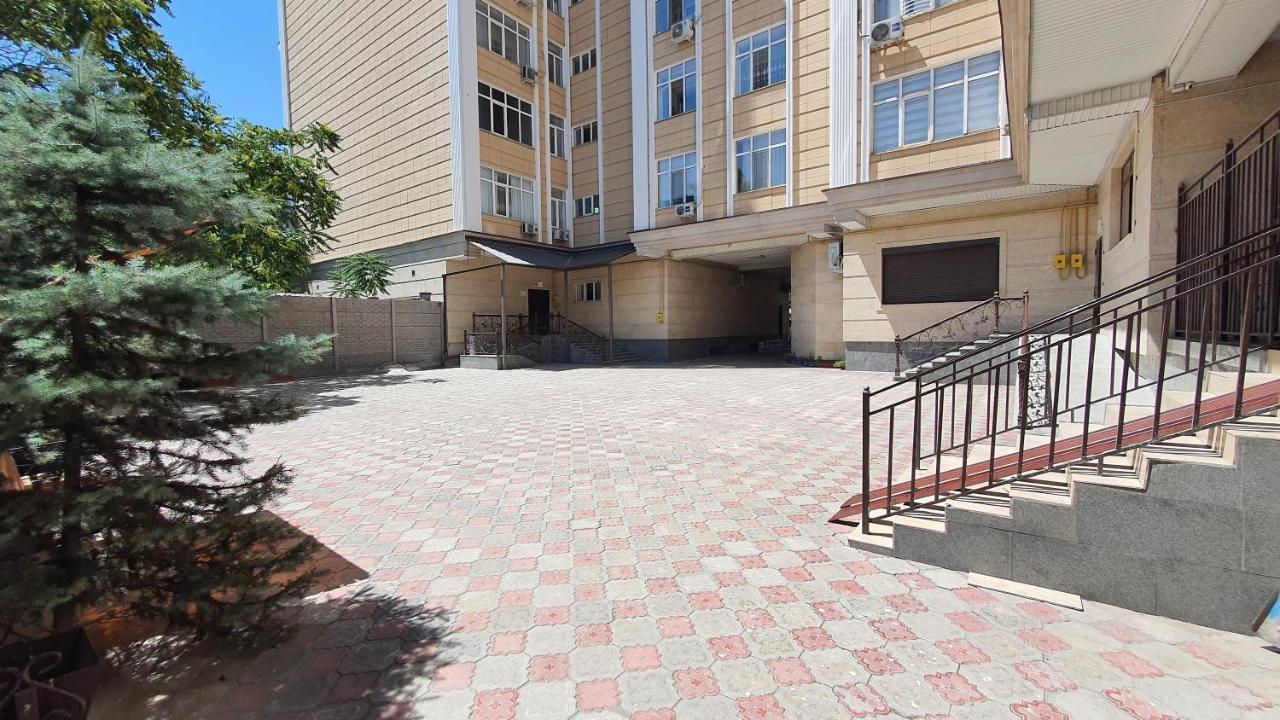 בישקק White Apartment With Panoramic View In The Center מראה חיצוני תמונה
