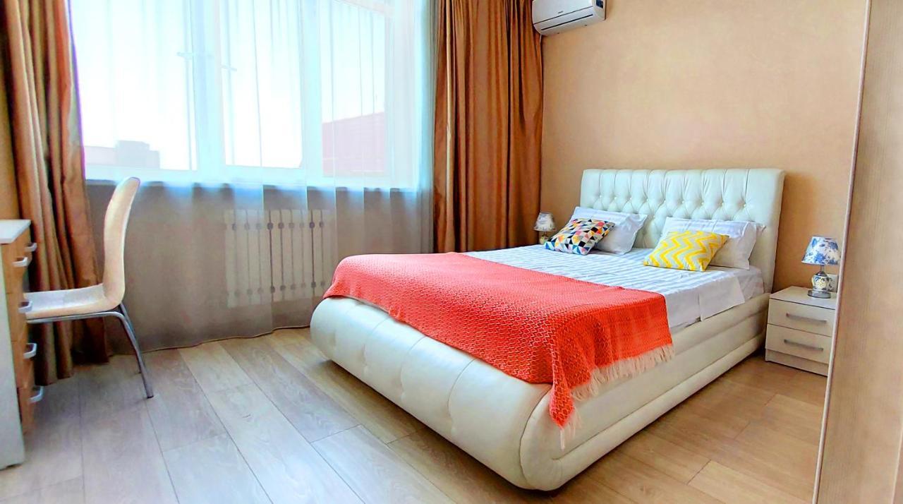 בישקק White Apartment With Panoramic View In The Center מראה חיצוני תמונה